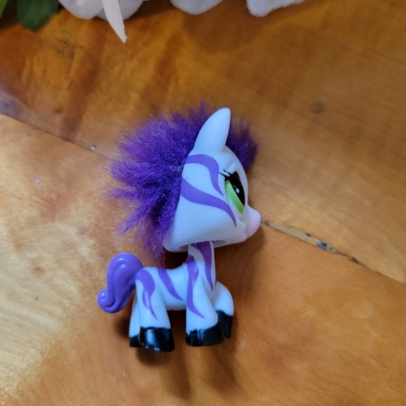 Littlest Pet Shop LPS #2470 Zebra White Purple Green Eyes 2006 - Picture 10 of 13